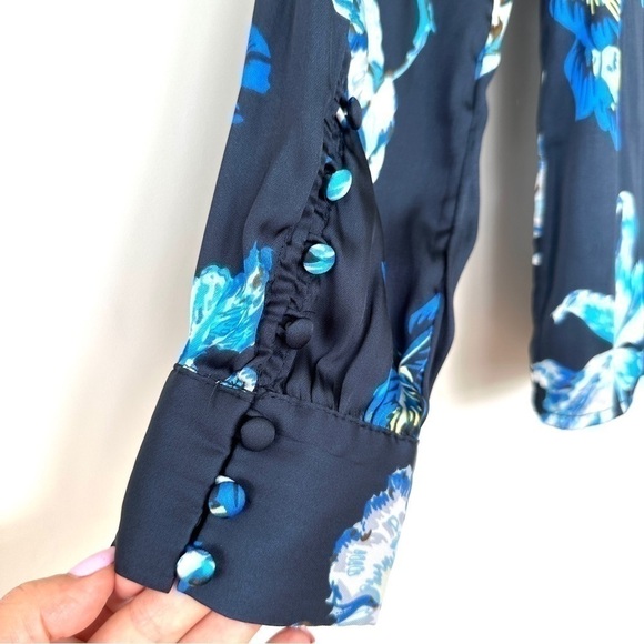 Banana Republic top with crew neckline and long sleeves, floral print, satin - Picture 5 of 8